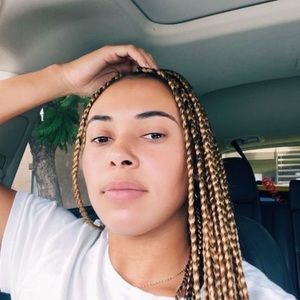 Meet your Posher, Akilah